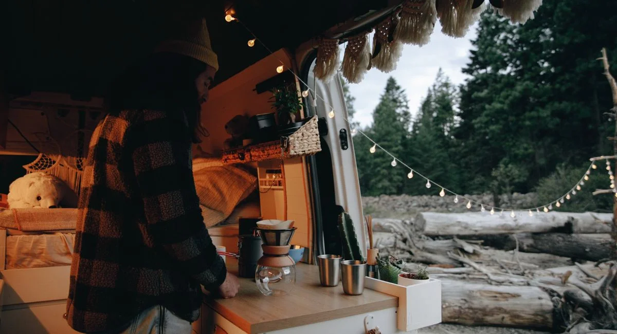 Camping-car rencontre femme : intimité nomade ou mirage moderne ?