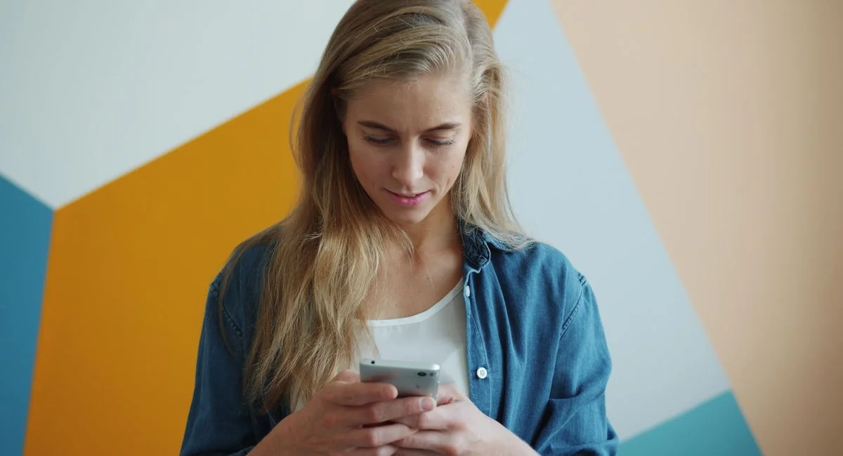 Draguer une fille par sms sans rater le démarrage