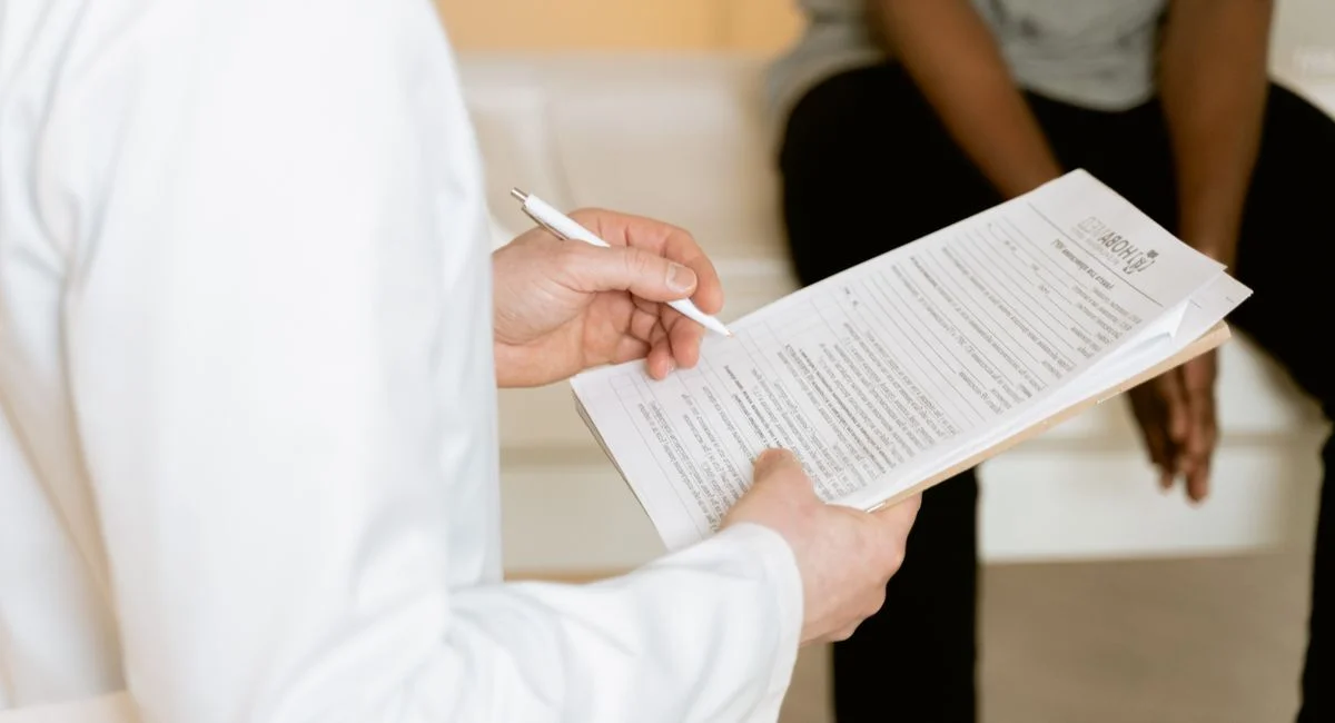 Réduction du capuchon clitoridien avant après : le vrai visage de la chirurgie intime
